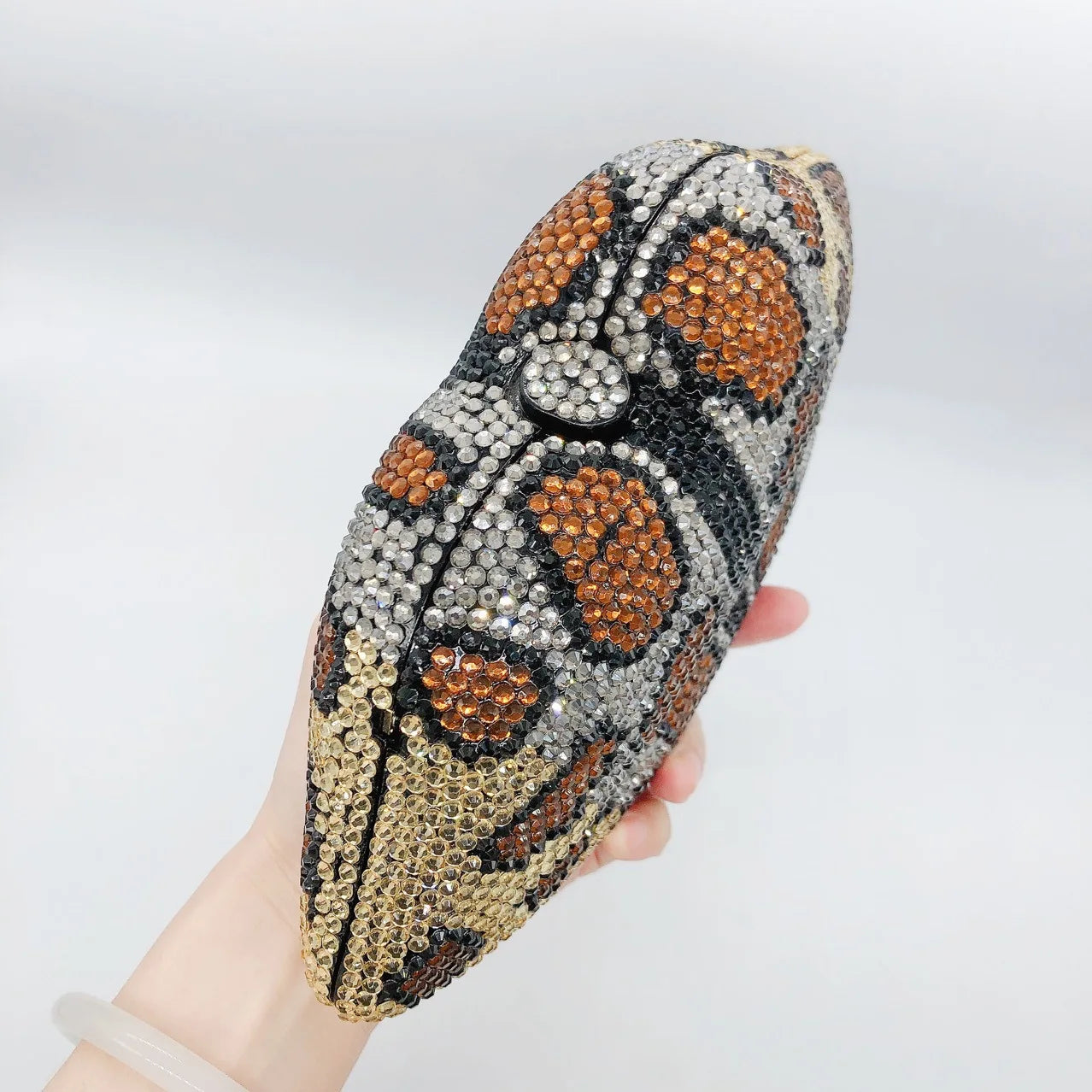 Kiss Clutch